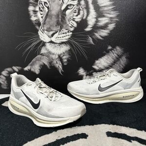 Nike Vomero 18 Athletic Sneaker Men's 12.5 White Mesh Road Running